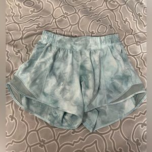 Lululemon Hotty Hot Shorts size 6